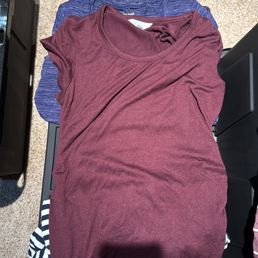 Lot of 6 Maternity tops-4 short sleeve, 2 long sleeve - Picture 3 of 6